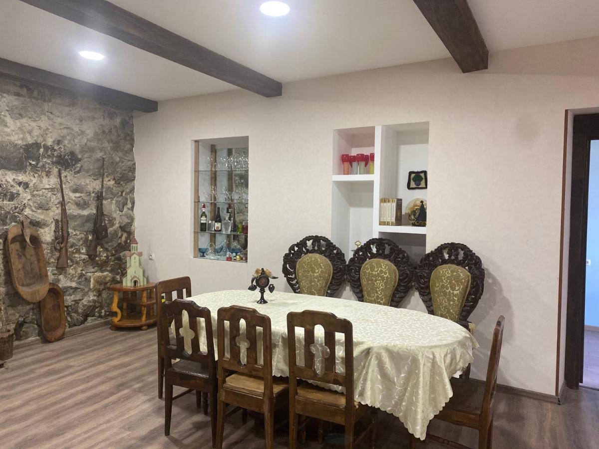 Iuri Udesiani'S Guesthouse Mestia Extérieur photo